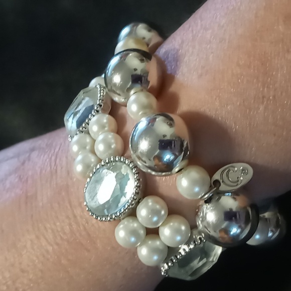 Charming Charlie 2 expandable bracelets silver & pearl like. Large crystal cut - Picture 2 of 6